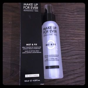 Make Up For Ever Mist & Fix new in box